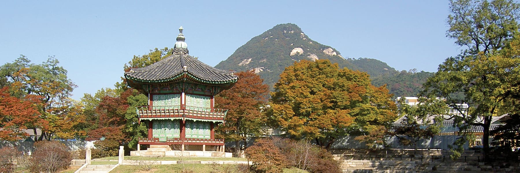 Korean Temple in front of a mountain.