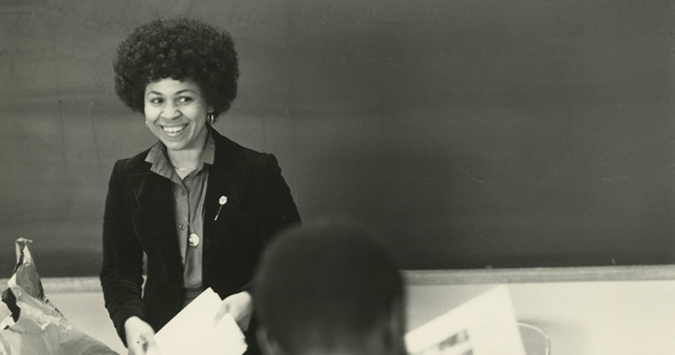 Mary Helen Washington teaching a women's studies course in 1998